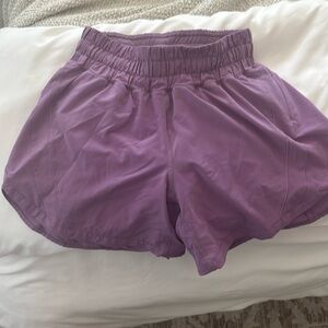 Lululemon Track That Mid-Rise Lined Short 5"
Wisteria Purple 4